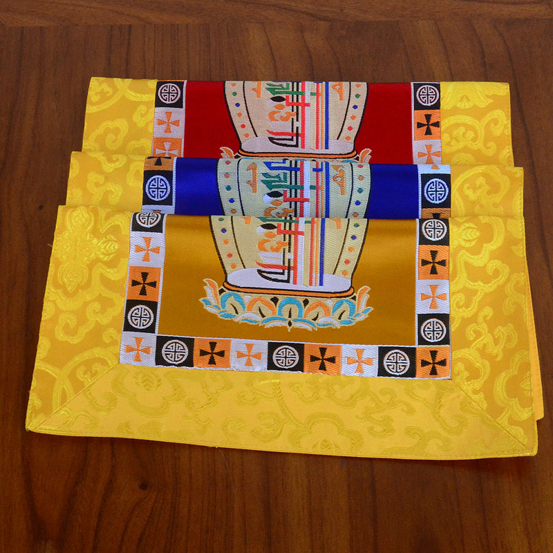 Tapis d'autel offrant une Tabl - Yellow Desk Setup avis et prix